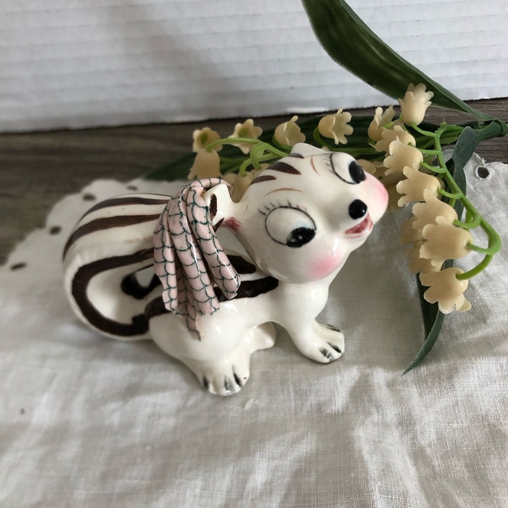 Vtg Anthropomorphic Chipmunk Figurine